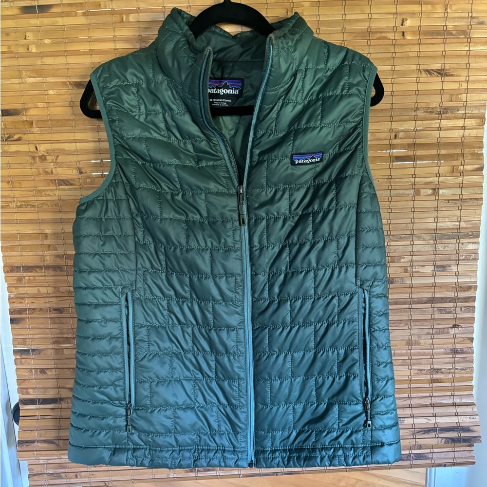 Women’s size XL nano puff down vest. Excellent condition.